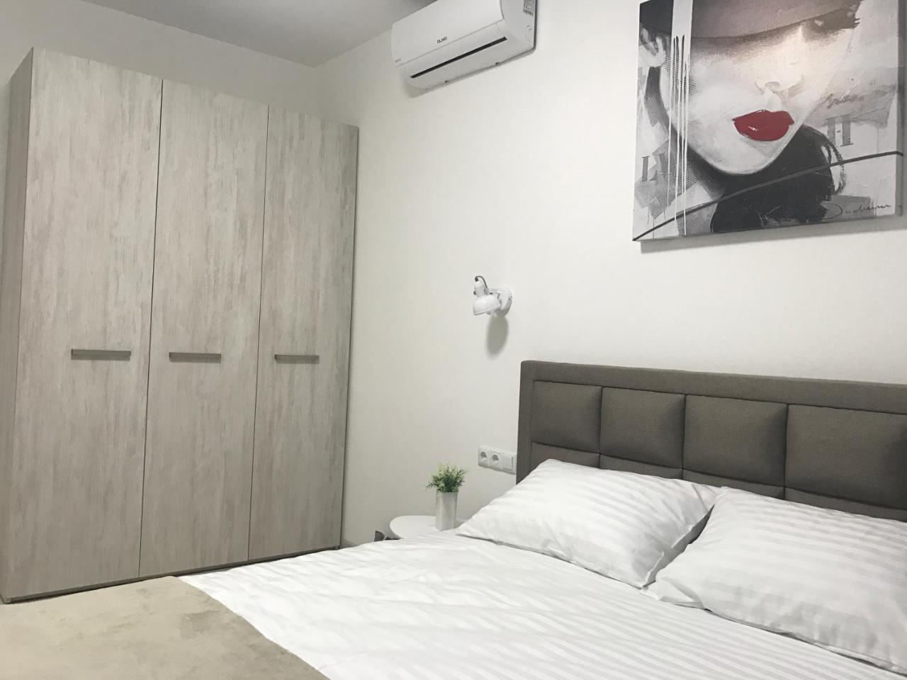 Святобор Lux Apartments Kiev Exteriör bild